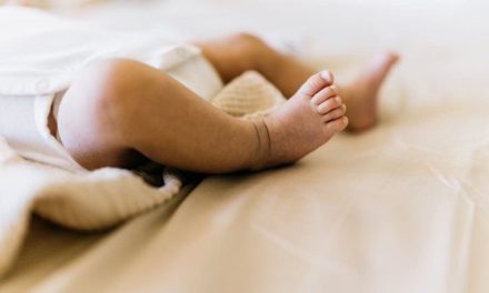 Pareja nombra a su hija recién nacida ‘Chat Yipiti’ en Honor a ChatGPT