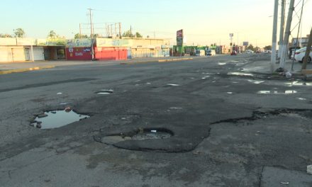 Los baches y aguas negras dan mala imagen al bulevar Antonio Cárdena