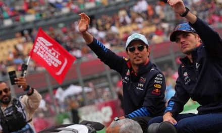 Checo Pérez se queda con Cadillac como única opción para volver a la Fórmula 1 en 2026