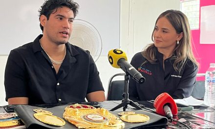 Boxeador Gilberto ‘Zurdo’ Ramírez imparte platica motivacional en saltillo