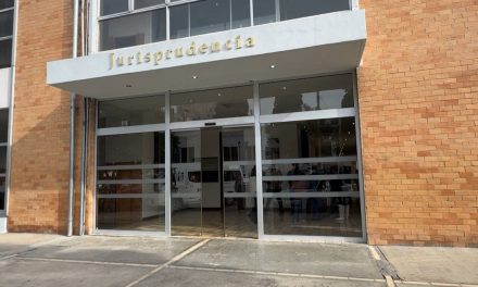 Dan la bienvenida a alumnos de la Facultad de Jurisprudencia