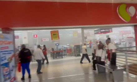 Incendio en Soriana causa evacuación en Parque Delta de la CDMX