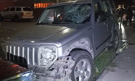 Saltillo: Hombre afirma que escapaba de riña y en su huída atropella a dos y choca varios autos