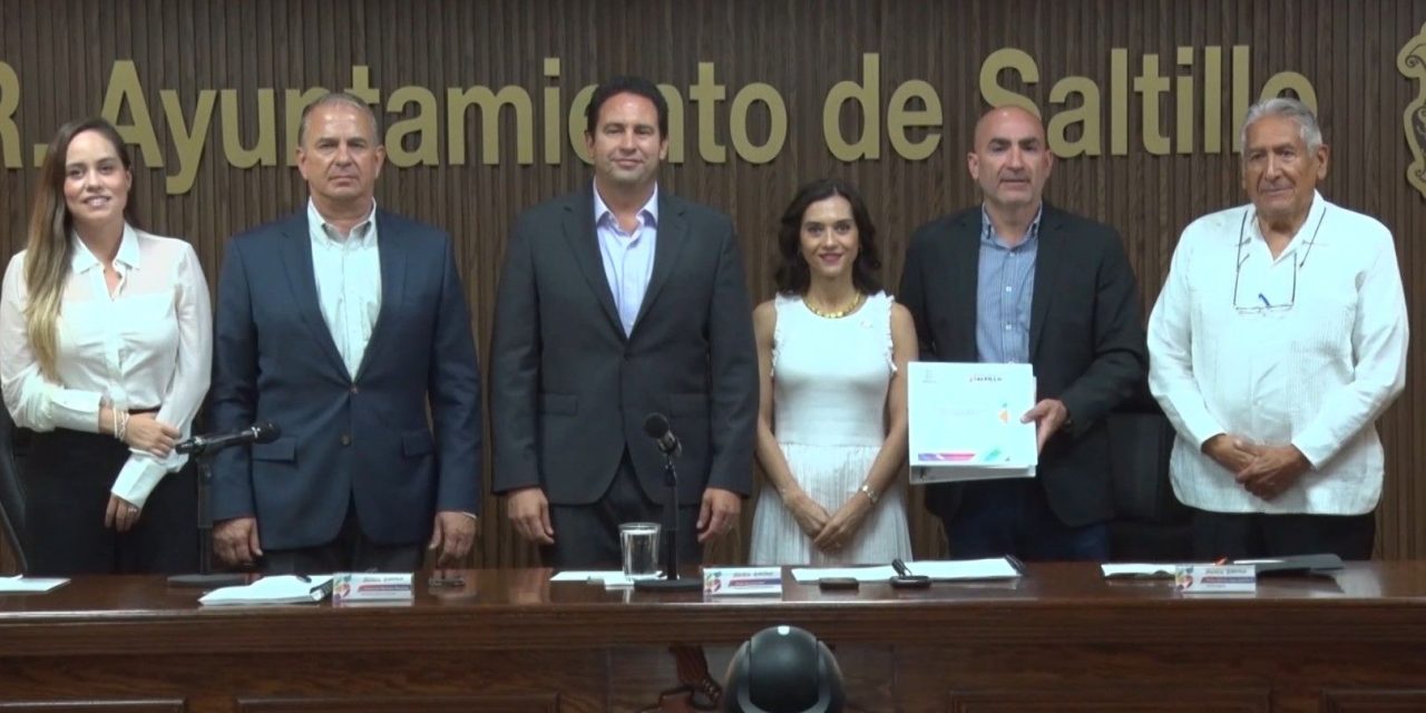 Entrega tesorera de Saltillo anteproyecto de Ingresos y Egresos del próximo año