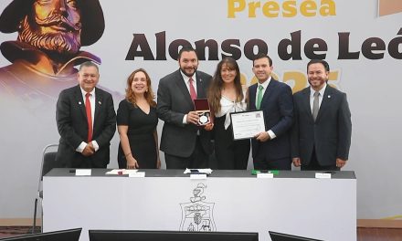 Entregan la presea Alonso de León a personas destacadas de Monclova