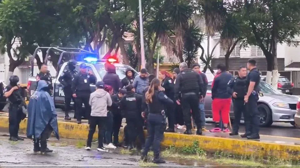 Riña de comerciantes afuera del estadio Cuauhtémoc deja una mujer muerta en Puebla