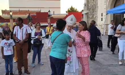 Festejan al obispo emérito Raúl Vera