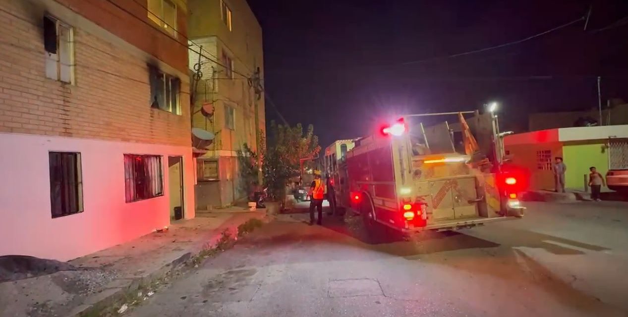 Atienden Bomberos de Saltillo incendio en departamento de la colonia González Cepeda