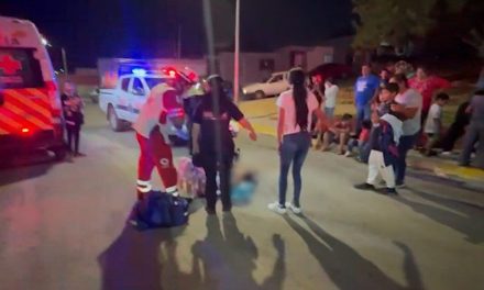 Menor de 15 años cae de motocicleta en Saltillo