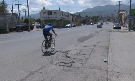 Persisten los baches en Otilio González