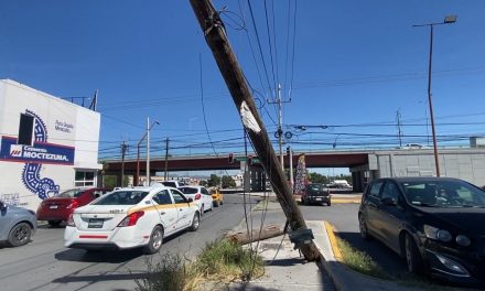 Poste de madera depende del cableado  en Fundadores