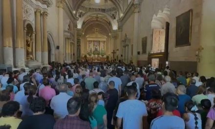 Miles de saltillenses acuden a la fiesta del Santo Cristo de la Capilla