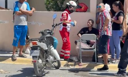 Se pasa el alto y termina fracturado en Saltillo