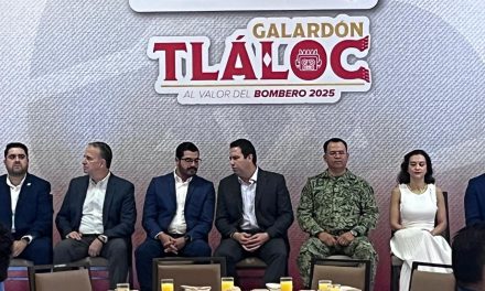 Entregan galardón Tláloc al valor de los bomberos en Saltillo