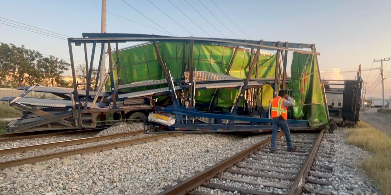 Tren embiste camión nodriza en la carretera Los Pinos, en Ramos Arizpe