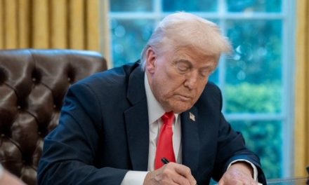 New York Times afirma que Trump autorizó secretamente operaciones militares contra cárteles extranjeros