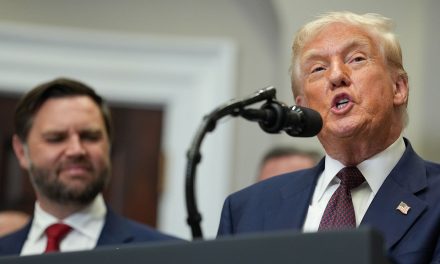 Trump despliega submarinos nucleares cerca de Rusia tras declaraciones de Medvédev