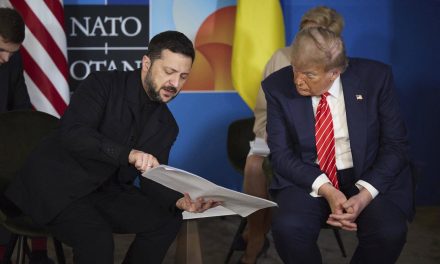 Trump considera invitar a Zelenski a cumbre con Putin en Alaska