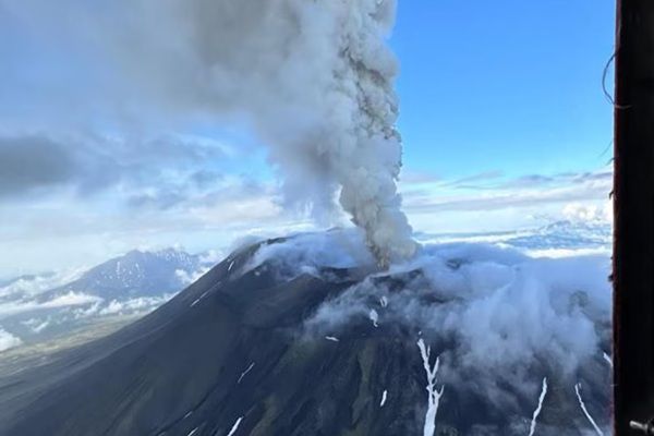 ‘Despierta el planeta’; siete volcanes entran en actividad simultánea tras terremoto en Rusia