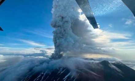 Volcán Krasheninnikov entra en erupción tras 600 años de inactividad