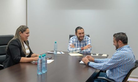 Carlos Villarreal impulsa proyectos educativos con instituciones locales