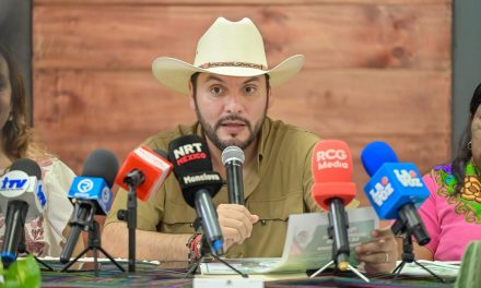 Carlos Villarreal invita a monclovenses a celebrar las Fiestas Patrias 2025