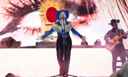 Alicia Villarreal pone a cantar y a bailar a Sabinas en la Feriexpo 2025