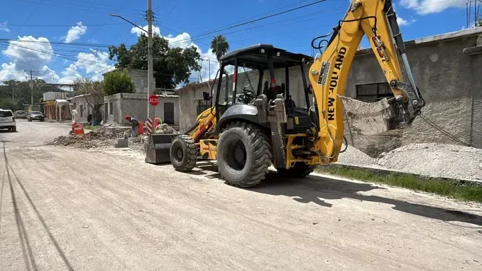 Simas Múzquiz rehabilita válvula de agua potable