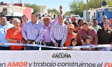 Entrega alcalde nueva obra de pavimentación en Acuña