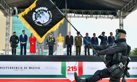 Román Cepeda González preside el desfile del inicio de la Independencia