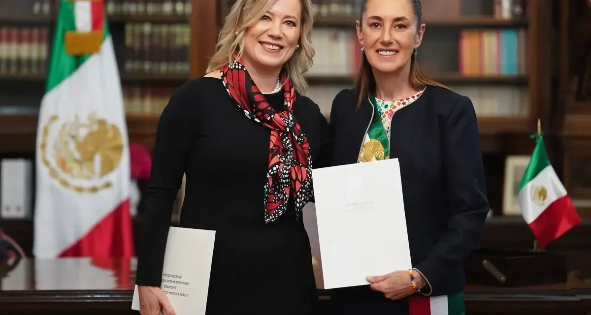 Presidenta recibe a cinco embajadores en Palacio Nacional