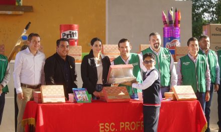 Gobierno de Coahuila concluye entrega de uniformes y útiles escolares