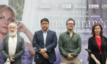Elena Garanca le canta a Saltillo