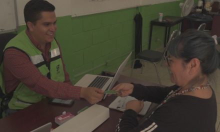 Acercan a estudiantes las tarjetas del programa ‘Aquí Vamos Gratis’