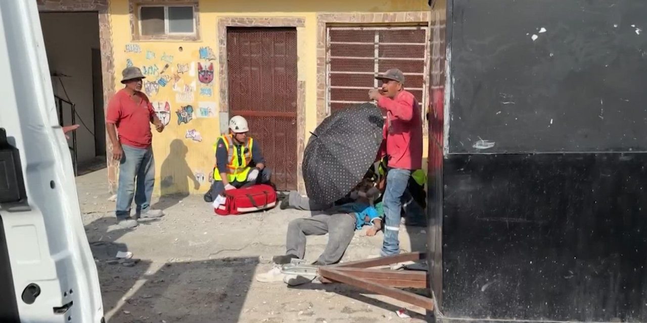Albañil recibe descarga eléctrica  y cae de 10 metros en la colonia Zaragoza