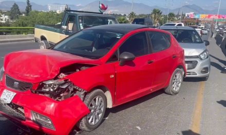 Aparatoso choque por alcance en Saltillo