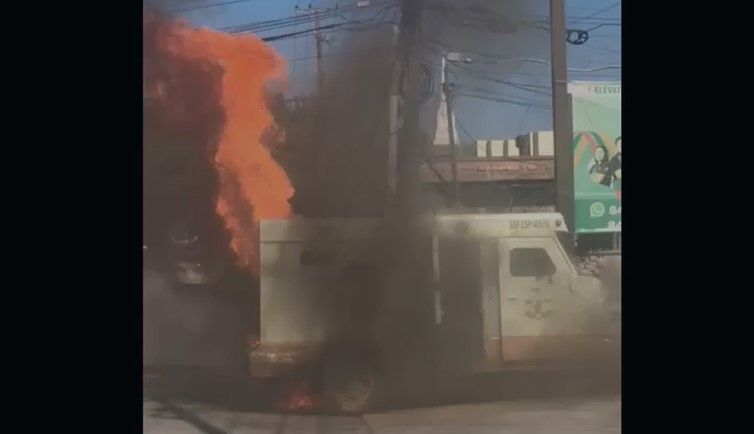 Se incendia camión de valores en la colonia República en Saltillo