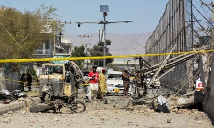 Ataque terrorista en Pakistán: Coche bomba deja al menos 10 muertos