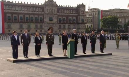 Sheinbaum conmemora los sismos del 19S con homenaje en el Zócalo