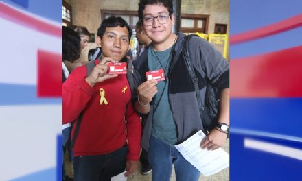 Credencializan para ‘Aquí Vamos Gratis’ en la preparatoria Ateneo Fuente