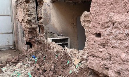 Se derrumba una barda en el centro de Saltillo