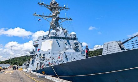 Destructor de EE.UU. arriba a Panamá para combatir el crimen organizado