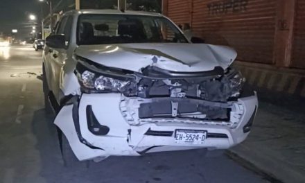 Saltillo: Ebrio no respetó su alto obligatorio, provocó fuerte choque en zona centro