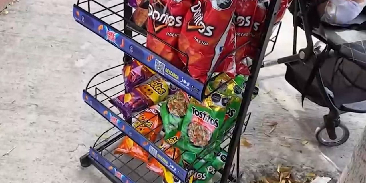 En el exterior de algunas escuelas en Saltillo se permite la venta de comida chatarra