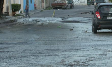 En riesgo la salud de los alumnos; estudian entre laguna de aguas negras