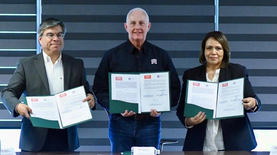 Suscribe Román Cepeda convenio con la Ibero Torreón a favor de las mujeres