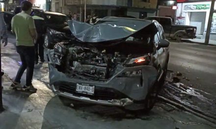 Saltillo: Ignora su alto y causa choque, tres vehículos se vieron involucrados