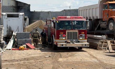 Incendio consume vivienda improvisada en camión abandonado en la colonia Postal Cerritos