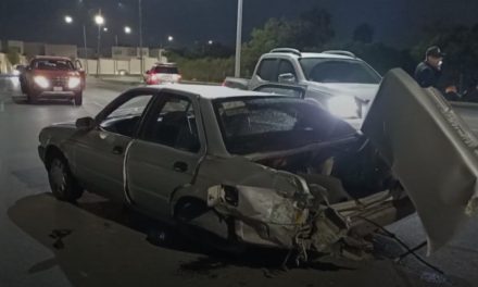 Hombre intenta evadir el antialcohol al norte de Saltillo y provoca fuerte accidente