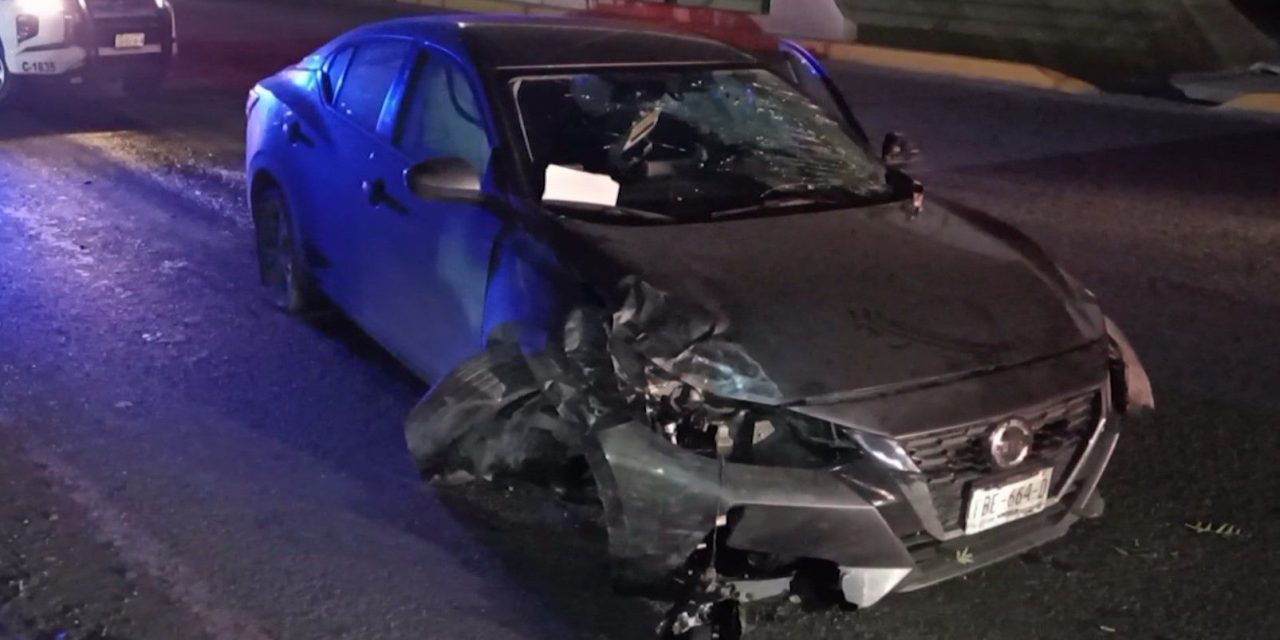Conductor abandona su auto tras chocar para no enfrentar a los policías en Saltillo
